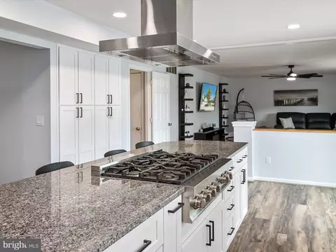 Kitchen - 416 Music Ln, Linthicum, MD 21090 photo 5 of 6