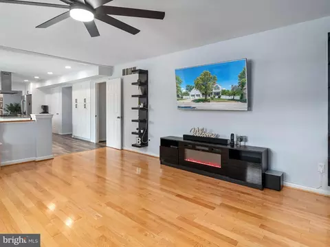 Living - 416 Music Ln, Linthicum, MD 21090 photo 2 of 5