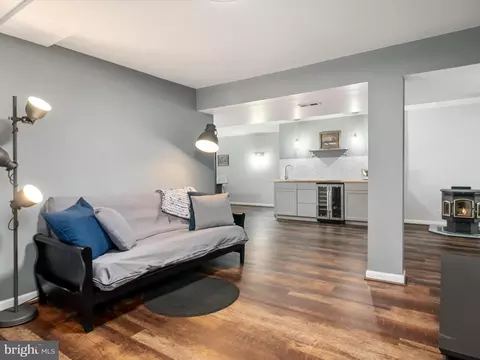 Living - 416 Music Ln, Linthicum, MD 21090 photo 4 of 5