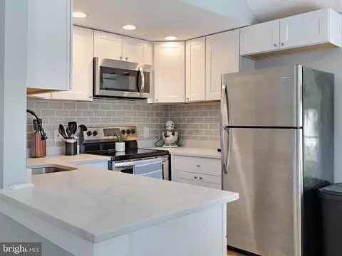Kitchen - 1231 Magothy Rd, Pasadena, MD 21122 photo 2 of 2