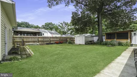 Exterior - 208 10th St, Pasadena, MD 21122 photo 1 of 3