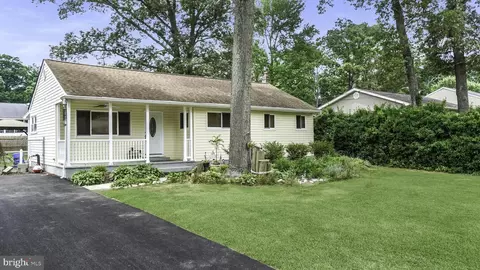 208 10th St, Pasadena, MD 21122