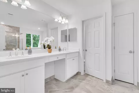 Entry Way - 203 Featherstone Rd, Pasadena, MD 21122 photo 7 of 10