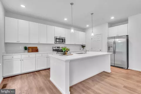 Kitchen - 203 Featherstone Rd, Pasadena, MD 21122 photo 1 of 2