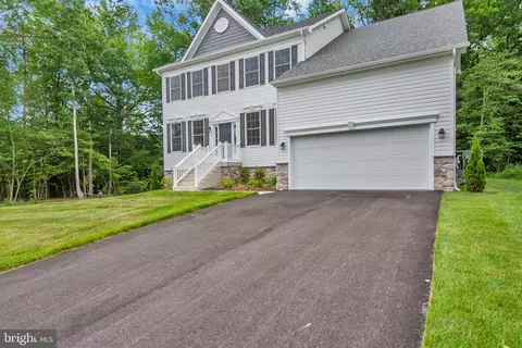 Exterior - 203 Featherstone Rd, Pasadena, MD 21122 photo 2 of 2