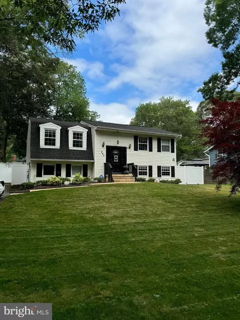 242 11th St, Pasadena, MD 21122