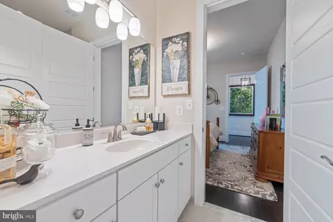 Entry Way - 1426 Bed Stone Ln, Odenton, MD 21113 photo 3 of 7