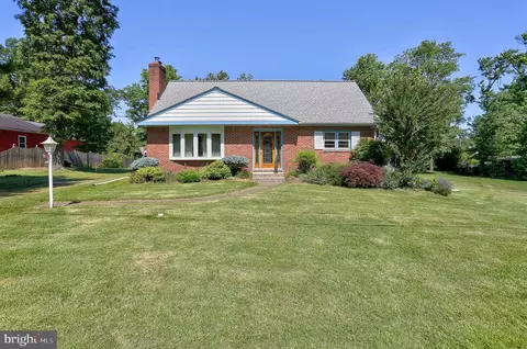 7426 Hickory Ln, Hanover, MD 21076 photo 2