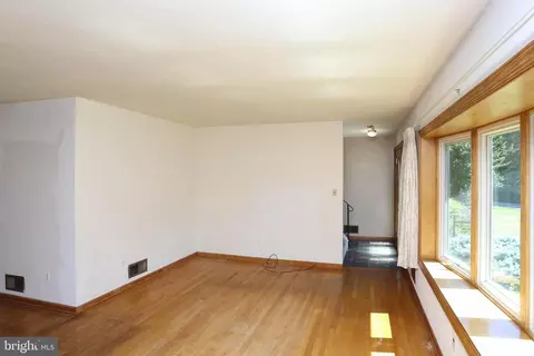 7426 Hickory Ln, Hanover, MD 21076 photo 17