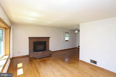 7426 Hickory Ln, Hanover, MD 21076 photo 15