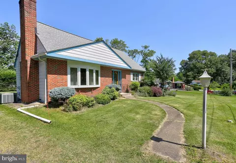 7426 Hickory Ln, Hanover, MD 21076 photo 3