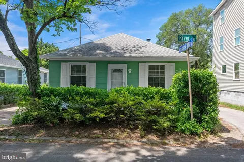 446 River Rd, Arnold, MD 21012