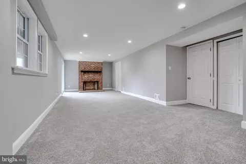 Living - 7603 Mccarron Ct, Hanover, MD 21076 photo 4 of 7