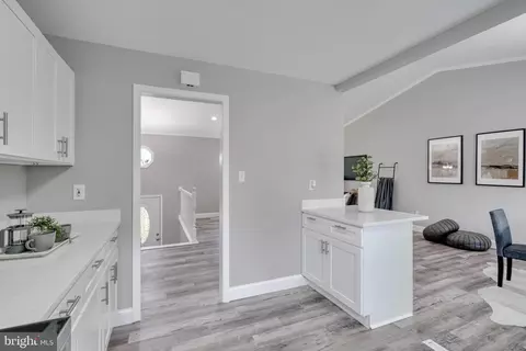 Entry Way - 7603 Mccarron Ct, Hanover, MD 21076 photo 3 of 5