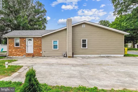 935 Long Cove Rd, Glen Burnie, MD 21060