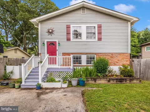 608 Center Dr, Severna Park, MD 21146