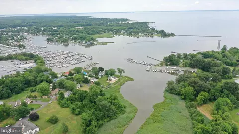 6223 Bayview Dr, Tracys Landing, MD 20779