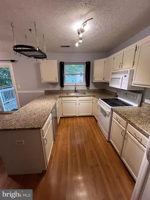 301 Cool Breeze Ct, Pasadena, MD 21122 photo 5