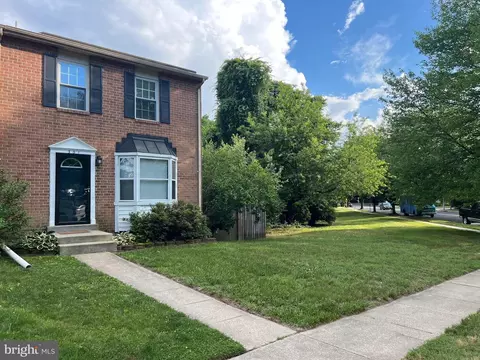 301 Cool Breeze Ct, Pasadena, MD 21122 photo 2