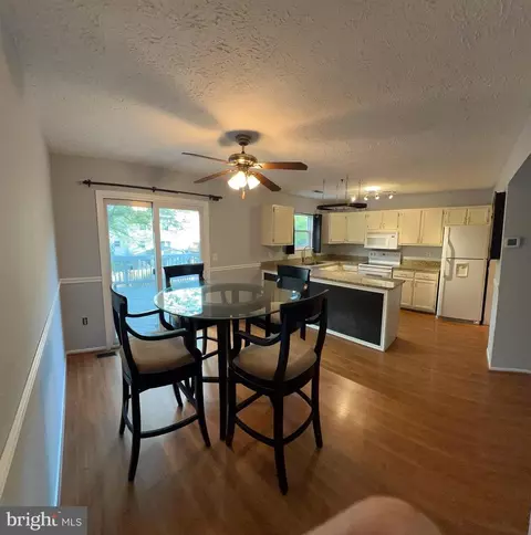 301 Cool Breeze Ct, Pasadena, MD 21122 photo 4