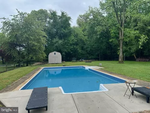 1531 Marco Dr, Pasadena, MD 21122 photo 2
