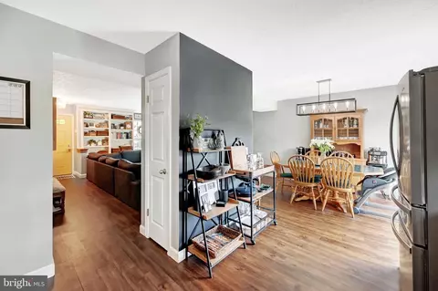 Entry Way - 3516 Marble Arch Dr, Pasadena, MD 21122 photo 1 of 2