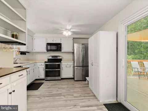 Kitchen - 723 Willowby Run, Pasadena, MD 21122 photo 4 of 5