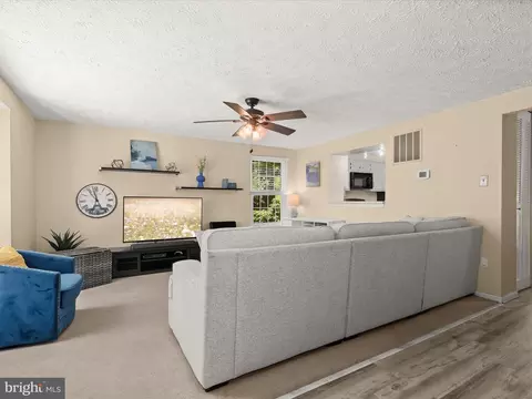 Living - 723 Willowby Run, Pasadena, MD 21122 photo 2 of 5