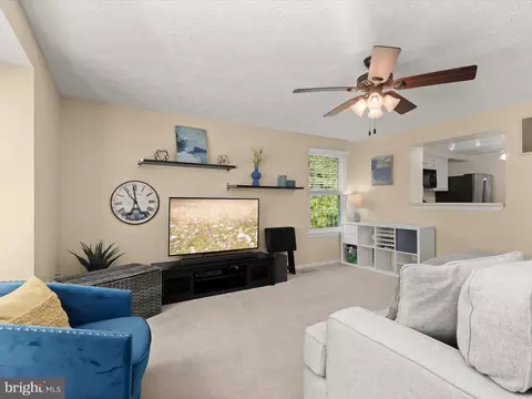 Living - 723 Willowby Run, Pasadena, MD 21122 photo 3 of 5