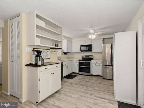 Kitchen - 723 Willowby Run, Pasadena, MD 21122 photo 2 of 5