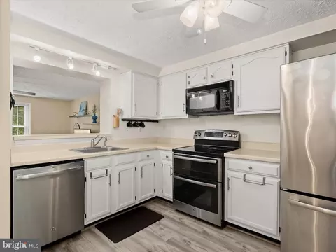 Kitchen - 723 Willowby Run, Pasadena, MD 21122 photo 3 of 5