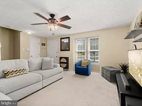 Living - 723 Willowby Run, Pasadena, MD 21122 photo 4 of 5