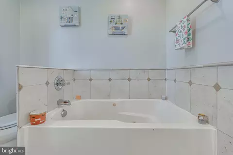 Bath - 622 Irvin Ave, Deale, MD 20751 photo 4 of 7
