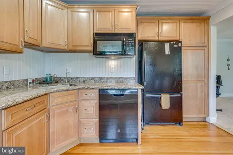 Kitchen - 622 Irvin Ave, Deale, MD 20751 photo 2 of 5