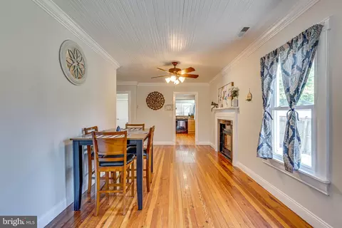 Dining - 622 Irvin Ave, Deale, MD 20751 photo 1 of 1
