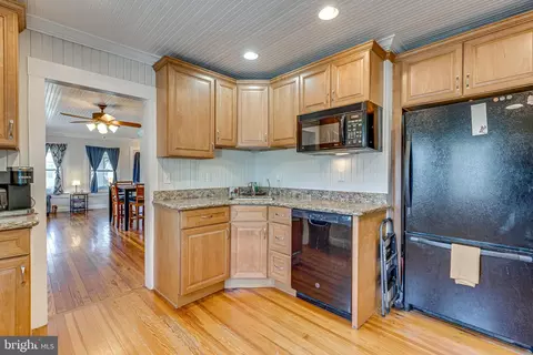 Kitchen - 622 Irvin Ave, Deale, MD 20751 photo 3 of 5