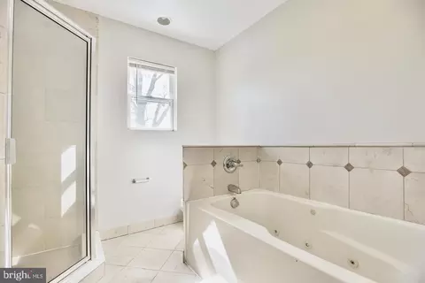 Bath - 622 Irvin Ave, Deale, MD 20751 photo 3 of 7