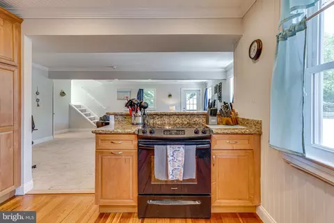 Kitchen - 622 Irvin Ave, Deale, MD 20751 photo 4 of 5