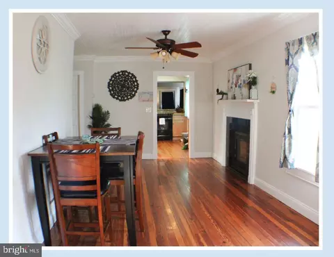 Entry Way - 622 Irvin Ave, Deale, MD 20751 photo 1 of 5
