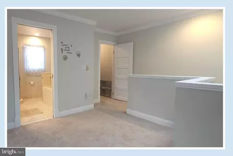 Entry Way - 622 Irvin Ave, Deale, MD 20751 photo 4 of 5