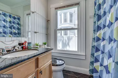 Bath - 622 Irvin Ave, Deale, MD 20751 photo 7 of 7