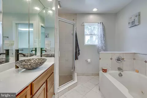 Bath - 622 Irvin Ave, Deale, MD 20751 photo 2 of 7