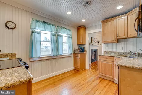 Kitchen - 622 Irvin Ave, Deale, MD 20751 photo 5 of 5