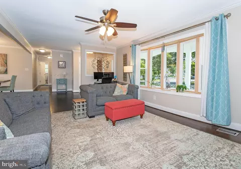 Living - 150 Sillery Bay Rd, Pasadena, MD 21122 photo 2 of 2