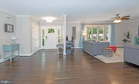 Entry Way - 150 Sillery Bay Rd, Pasadena, MD 21122 photo 2 of 4