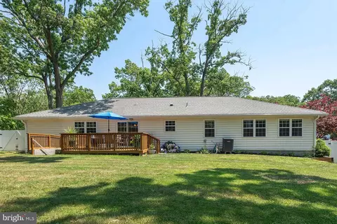 Exterior - 150 Sillery Bay Rd, Pasadena, MD 21122 photo 7 of 14