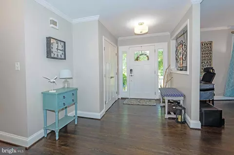 Entry Way - 150 Sillery Bay Rd, Pasadena, MD 21122 photo 1 of 4