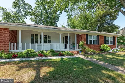 Exterior - 150 Sillery Bay Rd, Pasadena, MD 21122 photo 4 of 14