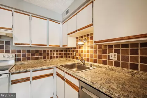 3501 K Lochearn Ct #K, Pasadena, MD 21122 photo 16