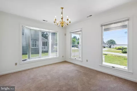 Living - 6011 Melbourne Ave, Deale, MD 20751 photo 3 of 11